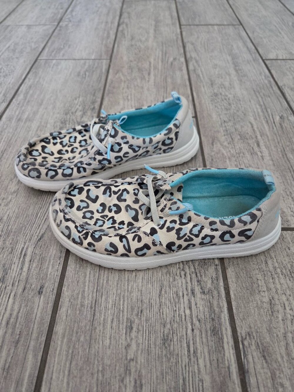 Eddie Bauer Roslyn Girls Leopard Slip On Shoes Blue Size 2
